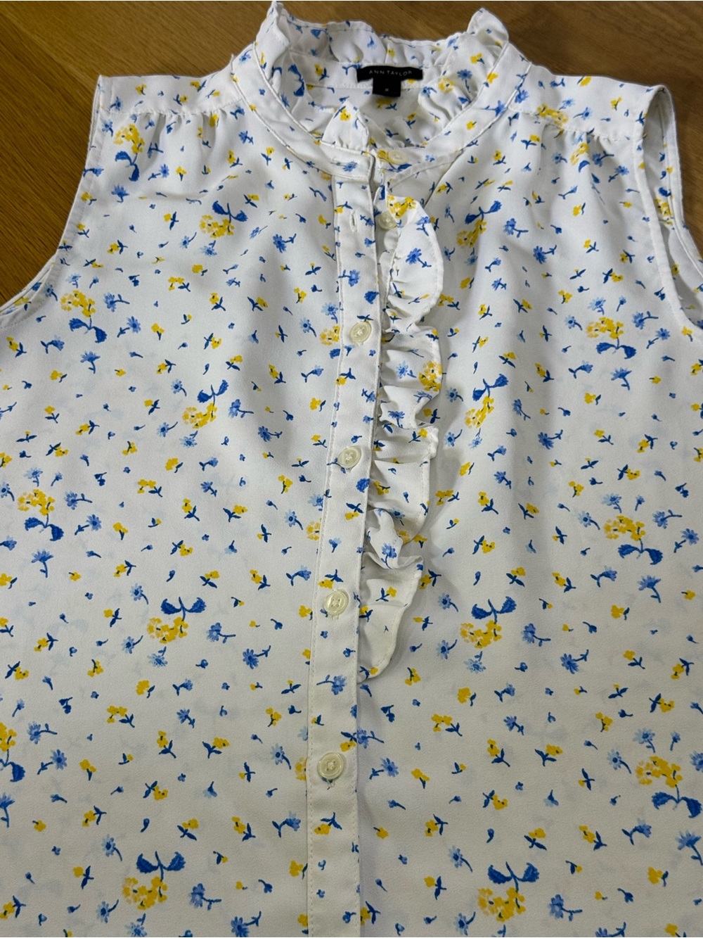 Ann Taylor Ruffle Neck Sleeveless Floral Blouse White Blue Yellow Medium - Picture 7 of 9